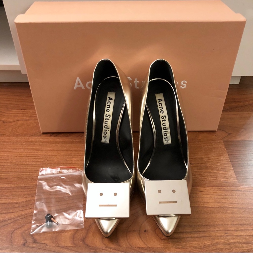 Acne Studios square face silver pump sz38